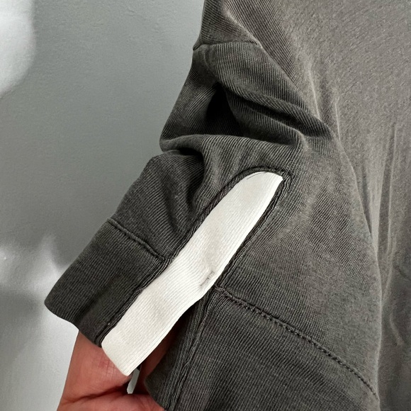 ADIDAS L Short Sleeve 1/4 Zip Pullover Top Size Large casual comfort - Picture 8 of 8